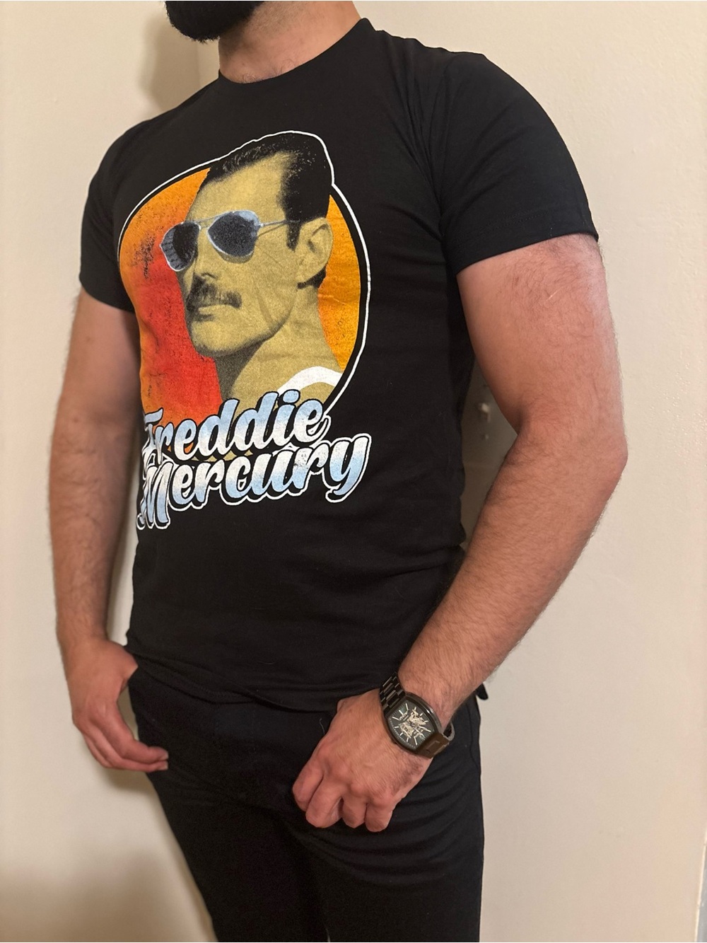 Freddie Mercury Graphic Tee in Black with Vintage Yellow & Orange Print Y2K 🎸 - Picture 3 of 7